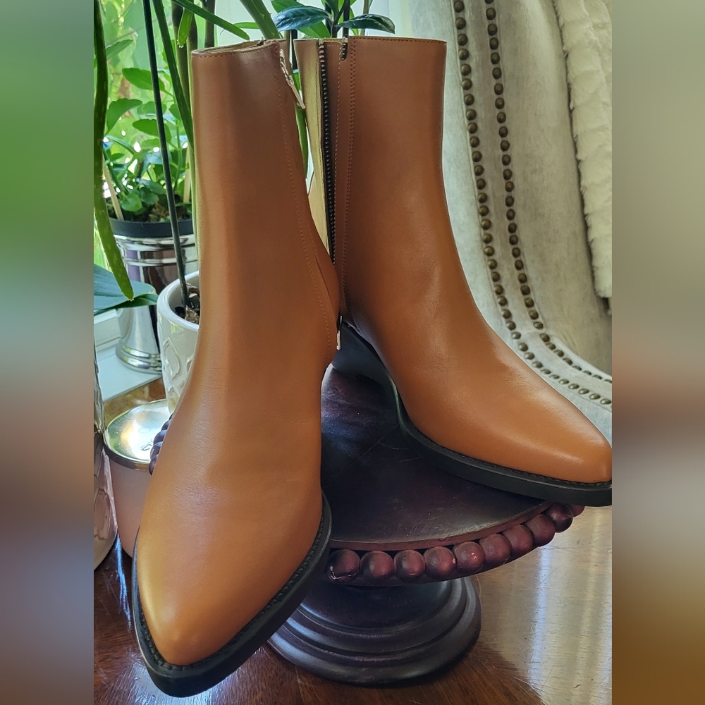 Jack Erwin Elegant Tan Ankle Boots